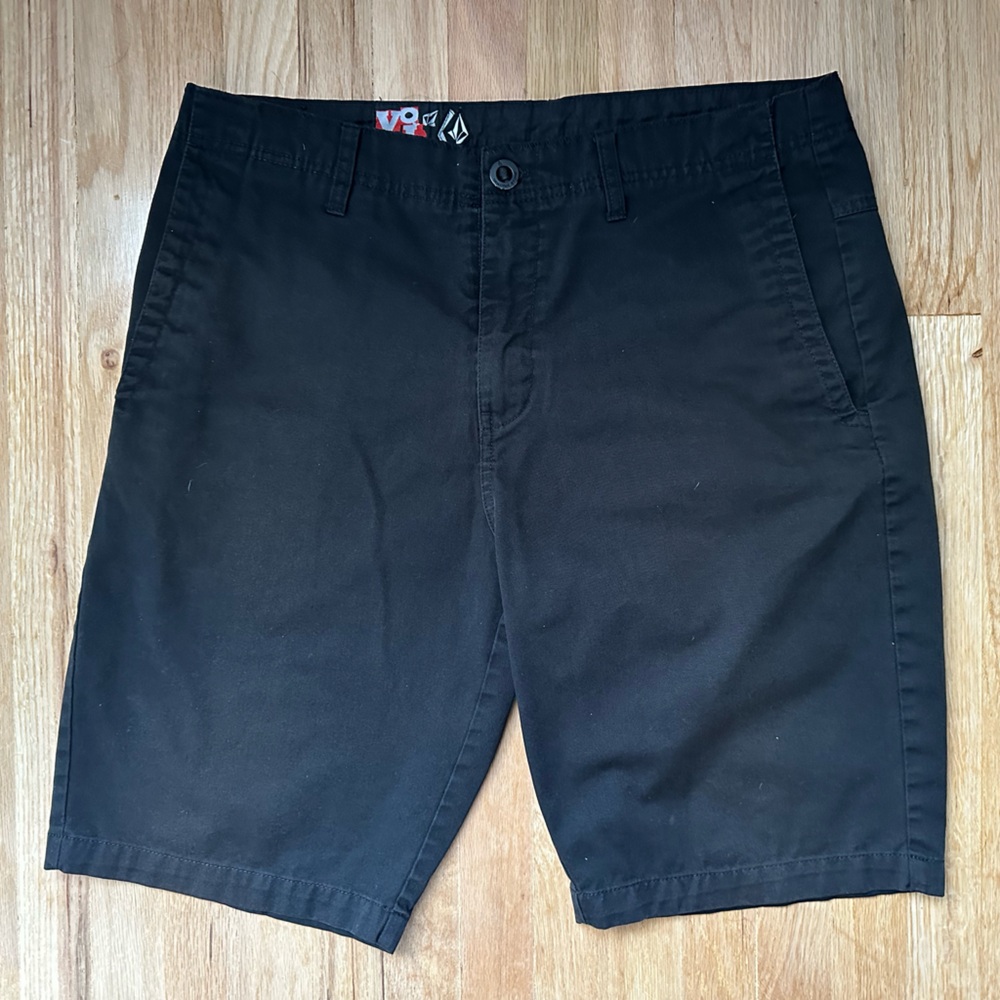 Volcom Black 9” shorts Men’s 34